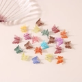 Flache Ansicht kleiner Schmetterlings-Haarklammern in bunten, matten Bonbonfarben - Transparenter Schmetterling / Transparent Gemischte Farben