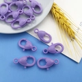 Detailansicht lila herzförmiger Karabinerverschlüsse für DIY-Schmuck und Ketten - Herz Karabinerverschluss / 10 Stk/Packung (22x13mm) / Lila
