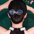 Pince à cheveux papillon bleu élégante avec zircons et perles sur une coiffure relevée - Forme d'Éventail - Bleu
