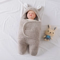 Couverture d'emmaillotage bébé en polaire kaki clair avec capuche oreilles et jambes séparées - 【Sherpa】Jambe Fendue Oreilles de Lapin Gris
