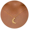 Elegante collar dorado con colgante de luna creciente y circonitas blancas brillantes - Collar con Colgante de Luna