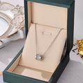 Collier en acier inoxydable argenté avec pendentif cylindre en cristal sur velours - 8902-Argent