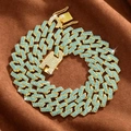 Catena cubana dorata 15mm con strass blu ghiaccio su sfondo di velluto marrone - Oro/Strass Blu / Bracciale 20cm