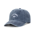 Berretto da baseball classico lavato blu con ricamo California 1987 in vista a 45 gradi - Blu navy