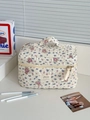 Borsa da trucco trapuntata con fiori e orsetto, grande capacità e manico a nastro elegante - Borsa per Cosmetici Orsetto Floreale Viola