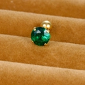 Dettaglio orecchino con zircone verde rotondo e montatura in oro con chiusura a sfera - 6mm / Oro Zircone Verde