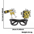 2026 Oud en Nieuw bril in zwart en goud met afmetingen 24x15,1 cm - Nieuwjaarsbril / 2026 Champagnebeker Stijl