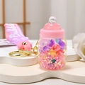 Leuke melkfles sleutelhanger met roze dop, gekleurde kralen en glittervloeistof bedeltje - Verloopband + Lichtgevende Melkfles / Roze