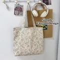 Sac fourre-tout floral en toile beige avec fleurs bleues et longues bandoulières - Standard / Floral Bleu Violet