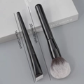 2-delige zwarte make-up borstelset met poeder- en foundationborstels op grijs - 2-Delige Set Poeder & Foundation Kwast