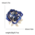 Détail de la broche rose en émail bleu montrant les dimensions 4,4cm x 4,0cm et le poids - Bleu