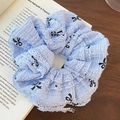 Chouchou en dentelle bleu clair avec imprimés nœuds noirs et texture plissée - 71# Nœud Bleu Clair Dentelle (HH3984)