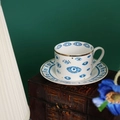 Set tazzina e piattino nordico in ceramica con motivo a occhio blu e bordo dorato su legno - Malocchio Tazza e Piattino