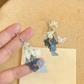Boucles d'oreilles papillon évidées élégantes avec pompons colorés et crochets dorés - Style Crochet d'Oreille / Argent Bleu