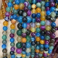 Bunte Regenbogen-Achatperlen aus Naturstein für DIY-Schmuck und Armbänder - 4mm (ca. 88 Perlen) / Gestreifter bunter Achat A191