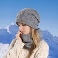 Conjunto de gorro y bufanda de punto gris claro con un elegante diseño de trenzas - Gris claro