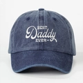 Berretto da baseball in cotone blu lavato con ricamo bianco BEST DADDY EVER sul davanti - Taglia unica / Blu Notte