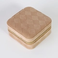 Close-up of quilted velvet jewelry box in camel with a premium gold zipper detail - Sand Diamond Quilted / 10*10*5cm