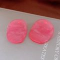 Boucles d'oreilles cœur roses élégantes avec texture en résine brossée et tiges argent - Boucles d'oreilles ovales irrégulières texture brossée rose