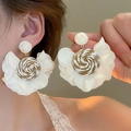 Détail de boucles d'oreilles bohèmes en maille crème avec centre en corde tressée - Style Fleur Tissée en Forme d'Éventail Bohème (62#) (Tige d'Oreille en Argent 925) / Blanc Cassé