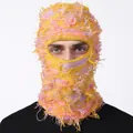 Passamontagna in maglia giallo e rosa a contrasto con frange lunghe effetto usurato - Taglia unica / Arcobaleno