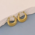 Goldene Creolen aus Titanstahl mit gedrehtem Spiralmuster und Mondsichel-Design - Goldener Halbmond-Spiral-Vintage-Textur-Stil (CX9YUE21)