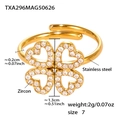 Dettaglio dell'anello a quadrifoglio dorato con zirconi e fascia in acciaio misura 7 - Anello in Zirconia 5A Misura 7 (TXA296) / Oro