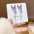 Orecchini a nappa lunga con farfalla viola e cristalli lucenti e gemme a goccia - Lunga Frangia Farfalla Viola (E0268)