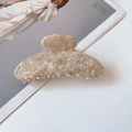 Pince à cheveux artisanale en acétate blanc ivoire marbré avec détails dorés - Blanc Marbré
