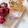 Pince à cheveux nœud violet texture gelée sur un vieux livre français vintage - Barrette / Violet
