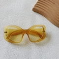 Retro cat-eye sunglasses with amber translucent frames and yellow lenses - Light Yellow
