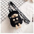Bolso bandolera de lona negra con correa de letras y colgante de oso de peluche - Negro con Colgante de Oso