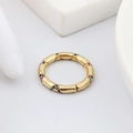 Detaillierte Ansicht des schlangenförmigen Goldrings mit bunten Mikropavé-Kristallen - Bambus Gelenk Bunte Edelstein Stil (款式2)