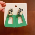 Green trapezoid earrings with marbled acetate rectangle in a vintage geometric style - Green Trapezoid