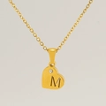 Collana a cuore dorata con intaglio lettera M e piccola pietra di zircone lucida - Lettera M