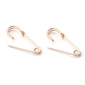 Orecchini a graffetta minimalisti in finitura oro rosa con design in stile industriale - Oro Rosa (Stile Spilla)