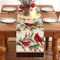 Kerst tafelloper met kardinaalvogels bessen en dennentakken op een houten tafel - 181x35.5cm / Bessenboom Kardinaal