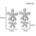 Silberne Ohrringe aus Edelstahl mit zwei Blumen, detaillierten Abmessungen und Gewicht - Doppelschicht Blume Stil (ER-1586)