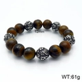 Pulsera de ojo de tigre con cuentas de 12mm y cilindros de mantra sobre fondo blanco - Mantra de Seis Sílabas + Ojo de Tigre