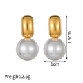 Eleganti orecchini in titanio dorato con perle bianche e specifiche delle dimensioni - Orecchini Cilindrici con Perla (JZE833-G)