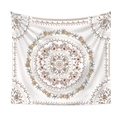 Dettaglio di un arazzo mandala bianco con intricati motivi floreali e geometrie boho - 73*95CM / Mandala toni terra