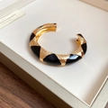 Vintage C-shaped open bangle in gold metal with black enamel and sunburst texture - Narrow Version / Gold/Black