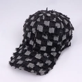 Distressed Baseballkappe mit schwarz-weißem Karomuster, ausgefransten Kanten und Streetstyle - Verstellbar / Schwarz