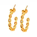 Pendientes de aro dorados en forma de C con recortes de rombo y circonitas transparentes - Dorado Blanco (KDE935)
