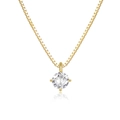 Dettaglio della collana in argento dorato con un singolo zircone incastonato a griffe - Argento 925 / Oro