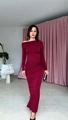 Detalle de vestido burdeos con hombros descubiertos, nudo en la cintura y manga larga - S / Burdeos