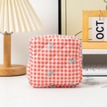 Borsa cosmetica trapuntata a quadretti rossi con fiocchi blu e cerniera abbinata - Fiocco a Quadri Rosso