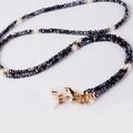 Detalle de cuentas de cristal y cadena de perlas con clips dorados y lazos de silicona - Negro Chapado