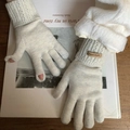 Thick beige knitted cashmere gloves for women with handmade leather label and thumb slit - Off White