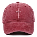 Détail de la broderie PEACE et texture rouge délavé vintage sur casquette en coton - Taille unique / Bordeaux